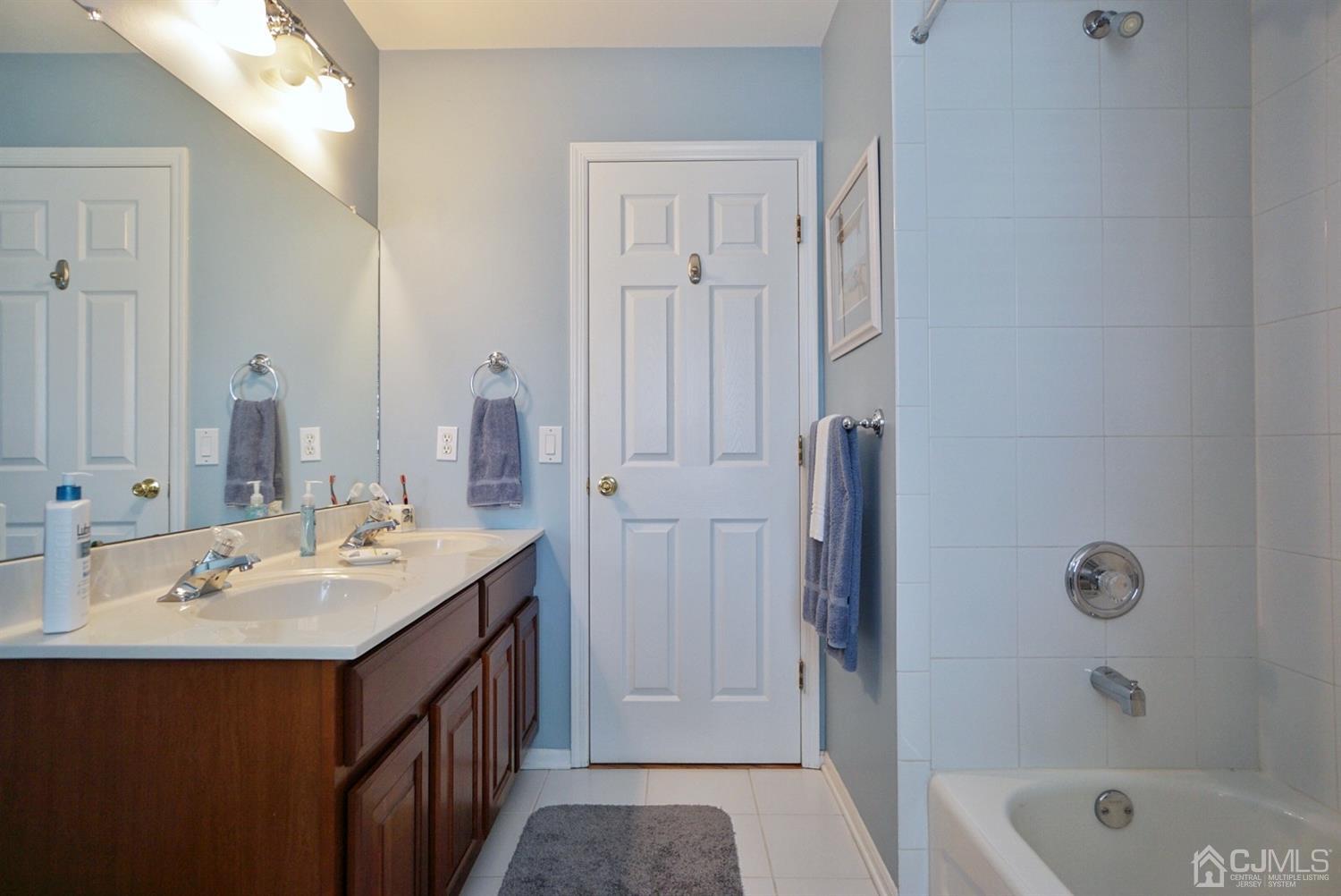 54 Stratton Road Old Bridge, NJ 07747 - Photo 13 of 23 a bathroom with a tub sink and mirror