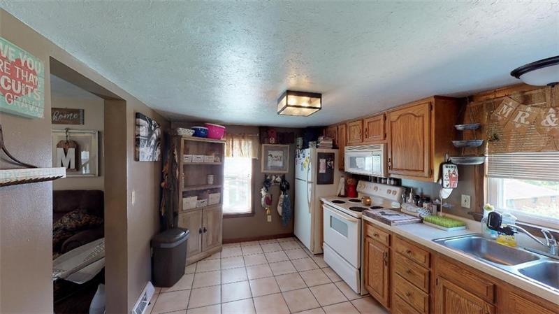 102 Valencia Road Renfrew, PA 16053 - Photo 5 of 14