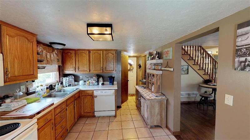 102 Valencia Road Renfrew, PA 16053 - Photo 6 of 14