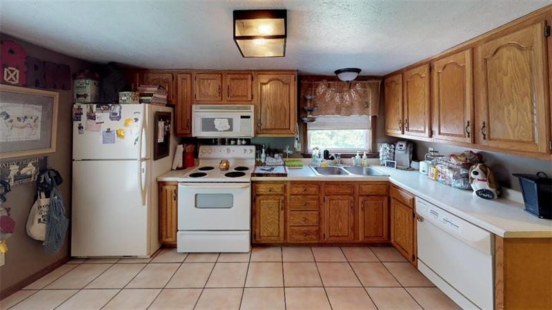 102 Valencia Road Renfrew, PA 16053 - Photo 7 of 14