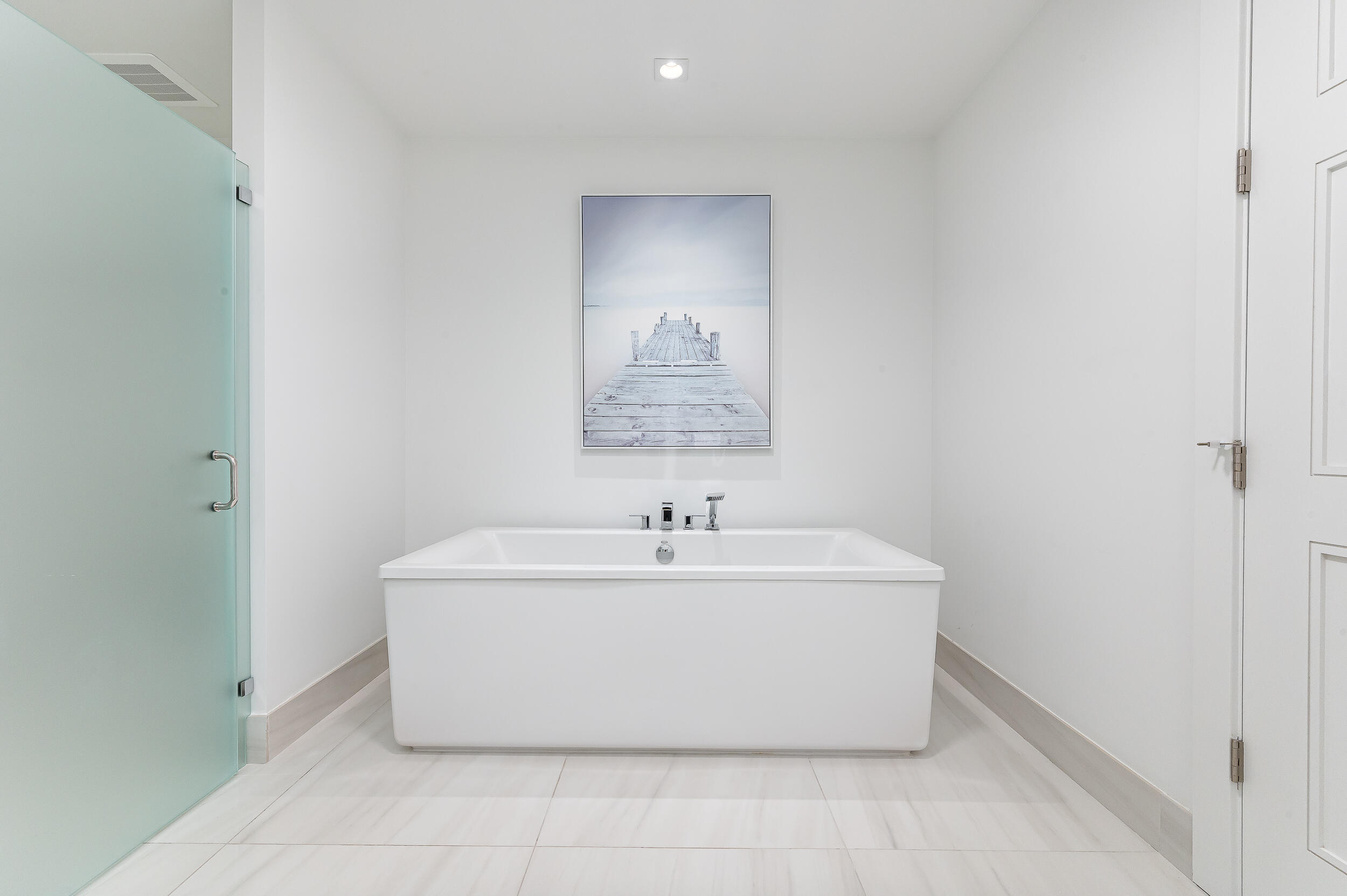 155 East Boca Raton Road, Unit 1103 Boca Raton, FL 33432 - Photo 19 of 57 a bathroom with a bathtub