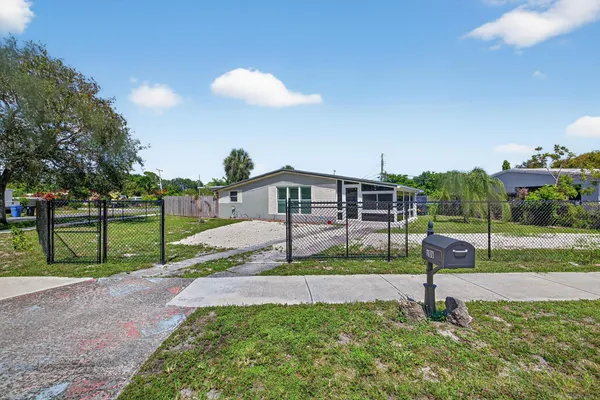 $4,000 | 300 Southwest 25th Avenue, Fort Lauderdale, FL 33312