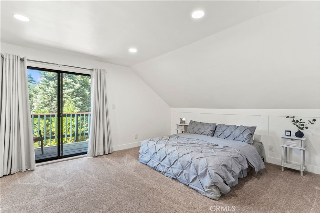 899 Blue Ridge Drive Lake Arrowhead, CA 92385 - Photo 29 of 49 a bedroom with a bed and a window