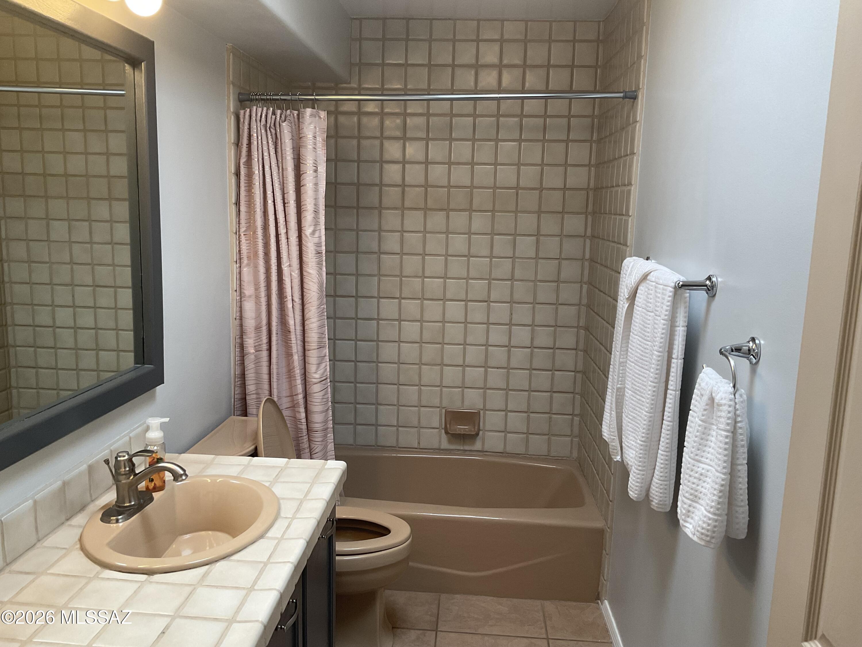 4060 North Swan Road Tucson, AZ 85718 - Photo 27 of 47 a bathroom with a sink toilet and shower