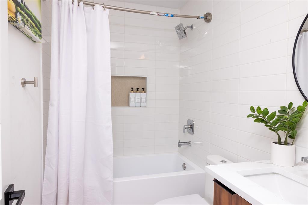 1402 Braes Ridge Drive, Unit B Austin, TX 78723 - Photo 9 of 13 a bathroom with a sink and a bathtub