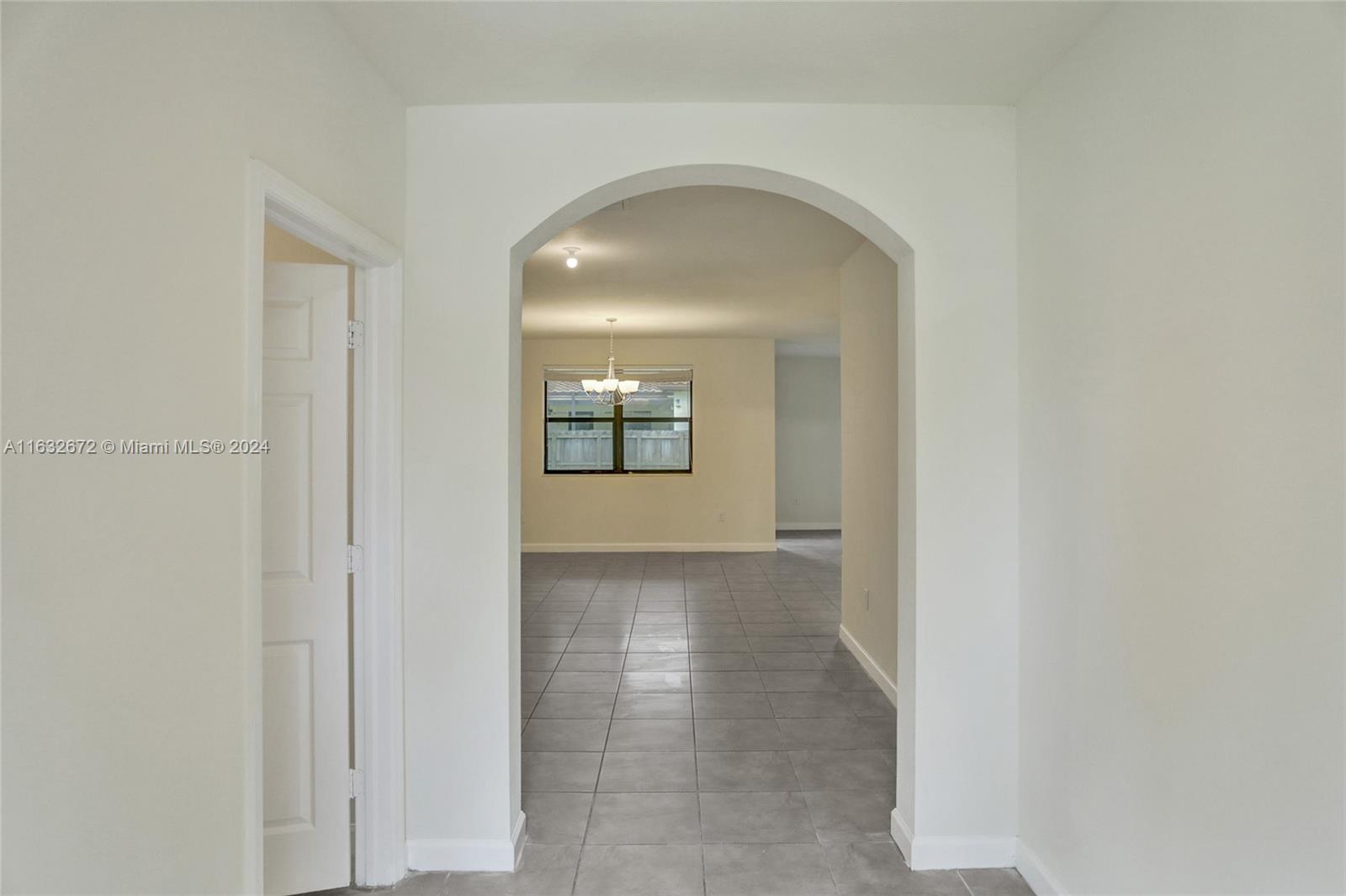 588 Southeast 35th Terrace Homestead, FL 33033 - Photo 3 of 37 an empty room that has a mirror in it