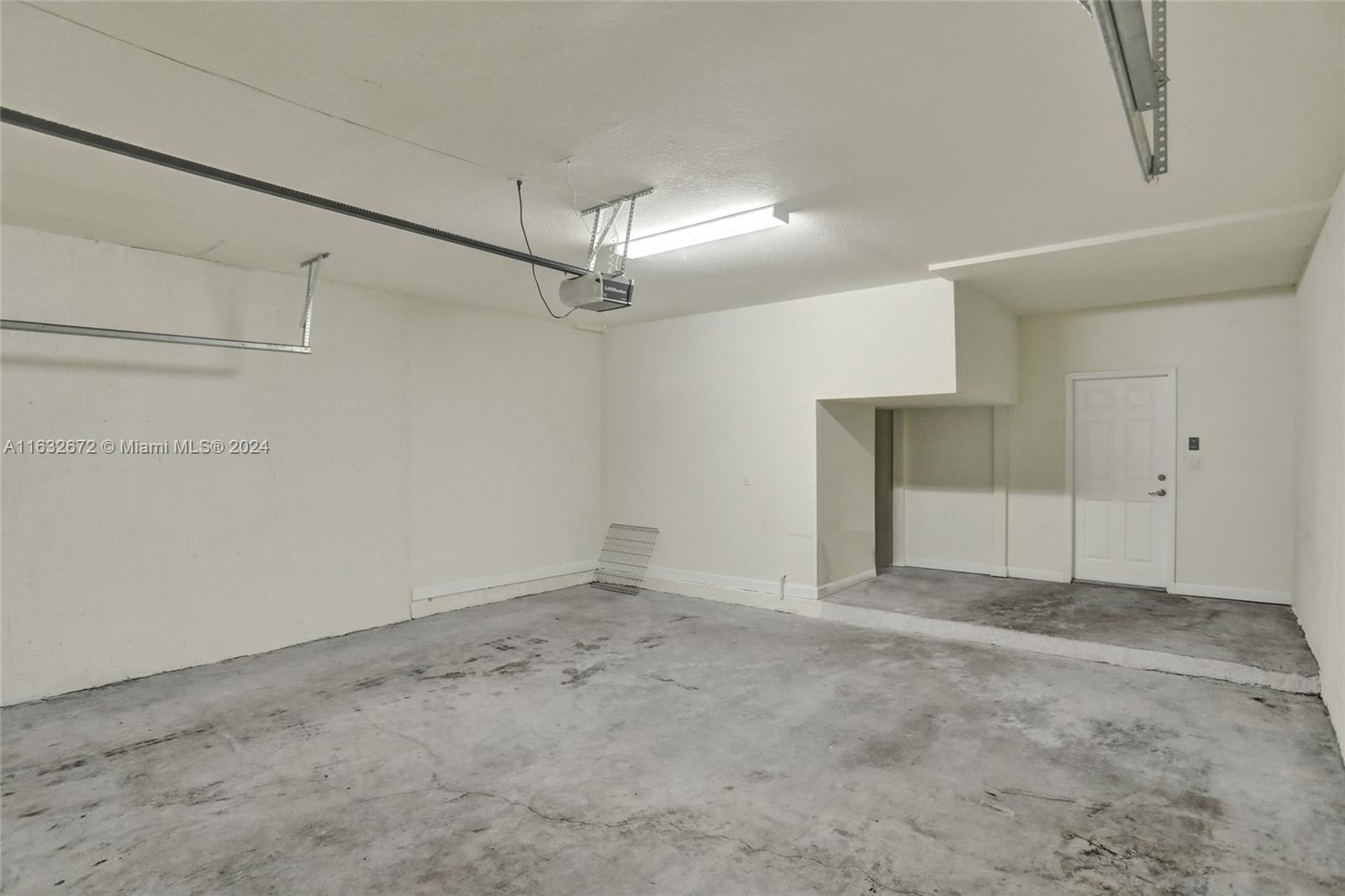 588 Southeast 35th Terrace Homestead, FL 33033 - Photo 31 of 37 a view of an empty room