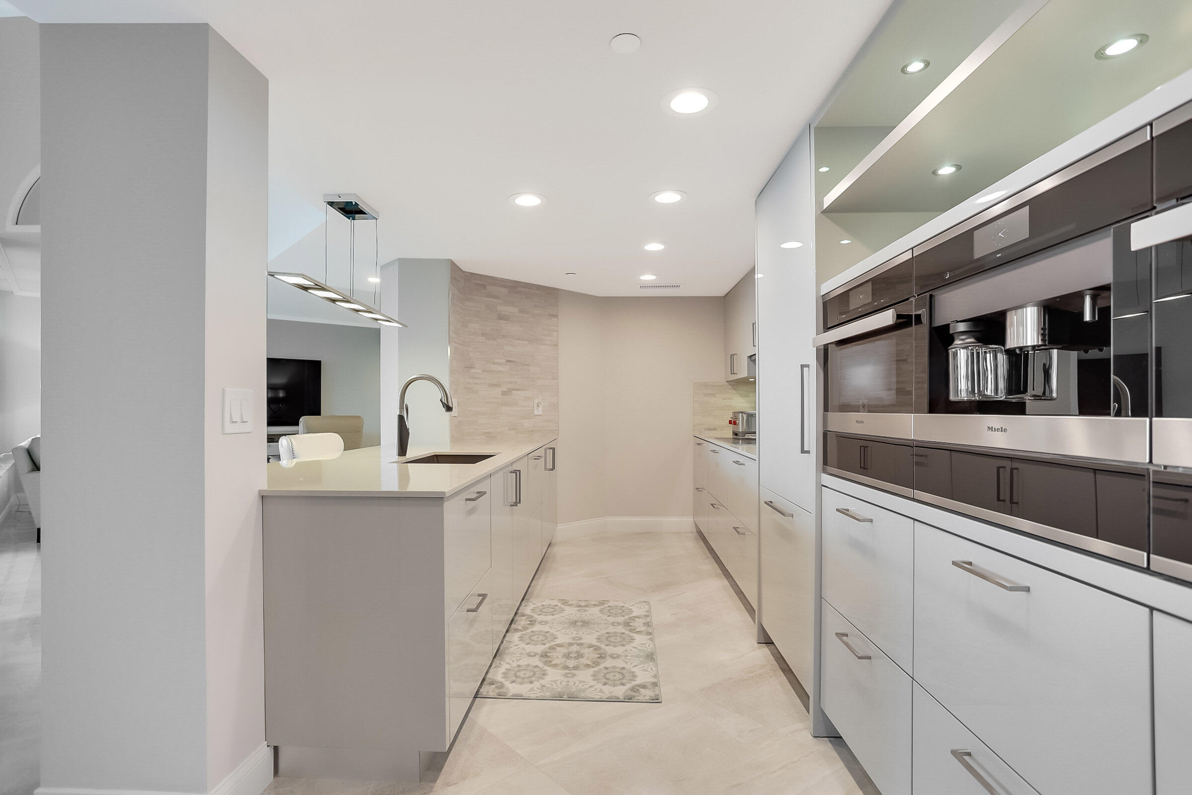 100 Southeast 5th Avenue, Unit PH2 Boca Raton, FL 33432 - Photo 11 of 60 Kitchen
