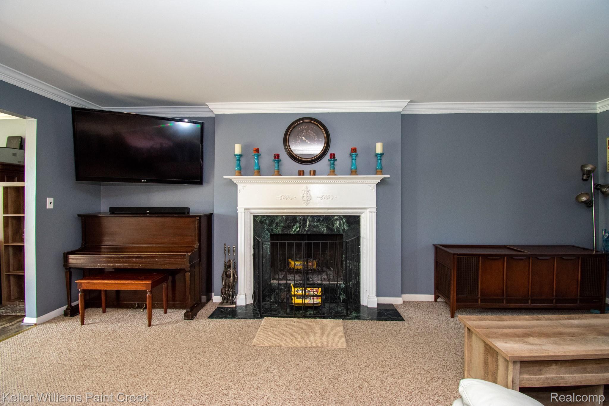 32401 Kelly Road Fraser, MI 48026 - Photo 16 of 39 Family Room(1).jpg