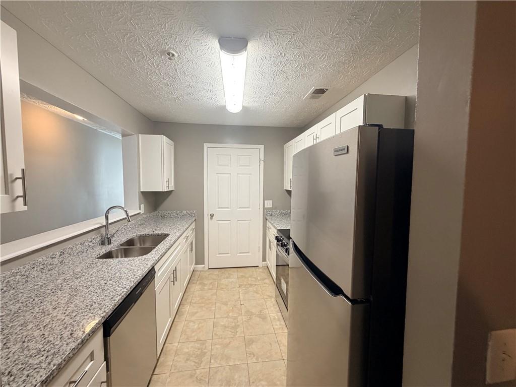 13104 Fairington Ridge Circle Lithonia, GA 30038 - Photo 2 of 14