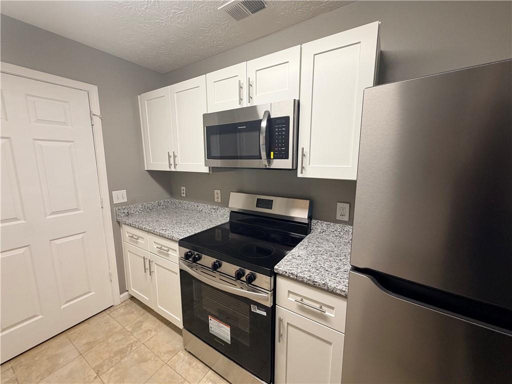 13104 Fairington Ridge Circle Lithonia, GA 30038 - Photo 4 of 14