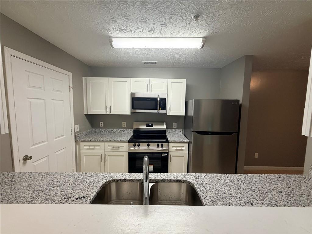 13104 Fairington Ridge Circle Lithonia, GA 30038 - Photo 5 of 14