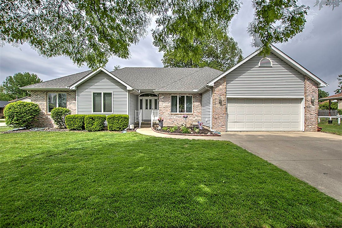 2575 Deerfield Court Decatur, IL 62521 - Photo 1 of 34