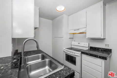 $475,000 | 355 South Los Robles Avenue, Unit 210, Pasadena, CA 91101