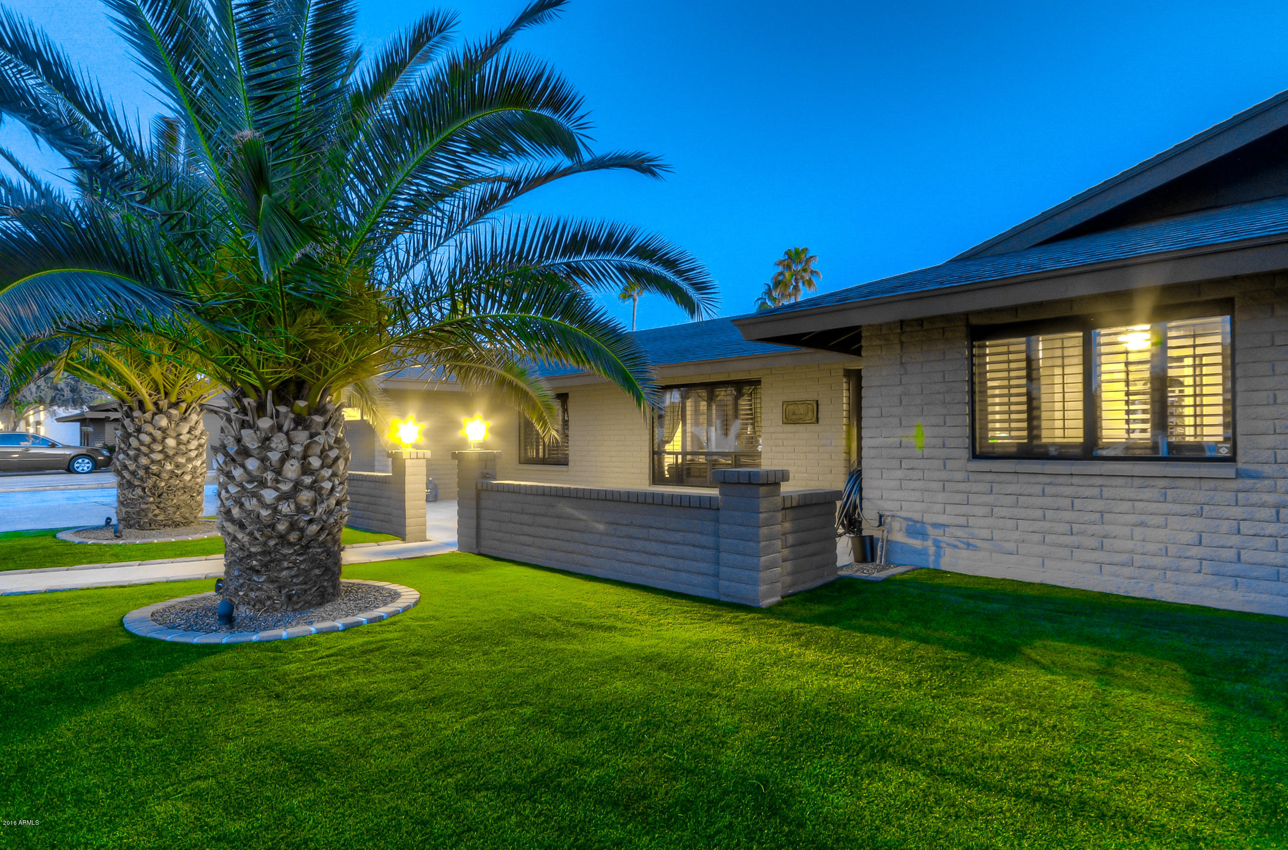 401 East Deepdale Road Phoenix, AZ 85022 - Photo 3 of 67 Twilight Front (3)