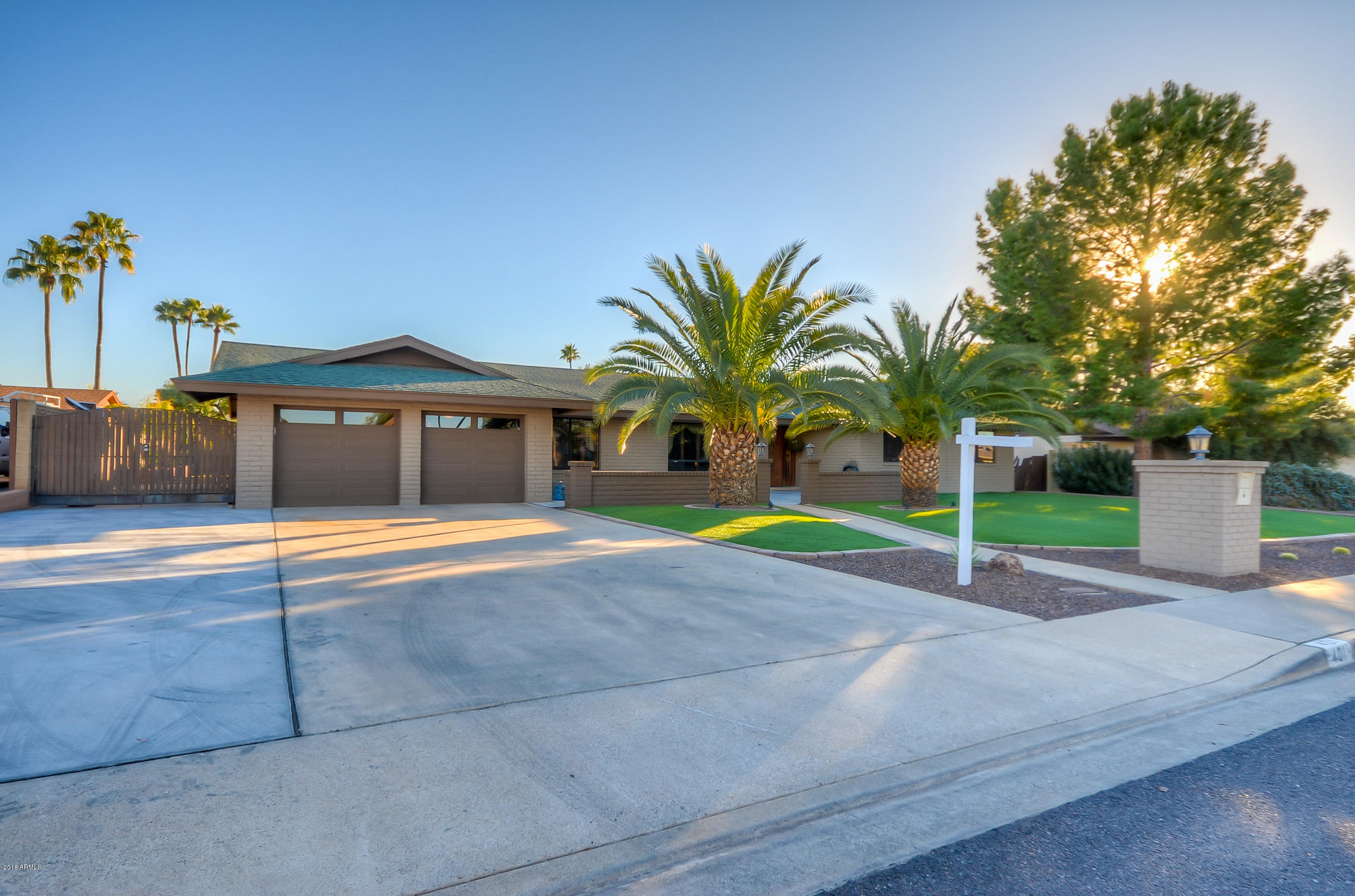 401 East Deepdale Road Phoenix, AZ 85022 - Photo 5 of 67 Front (1)
