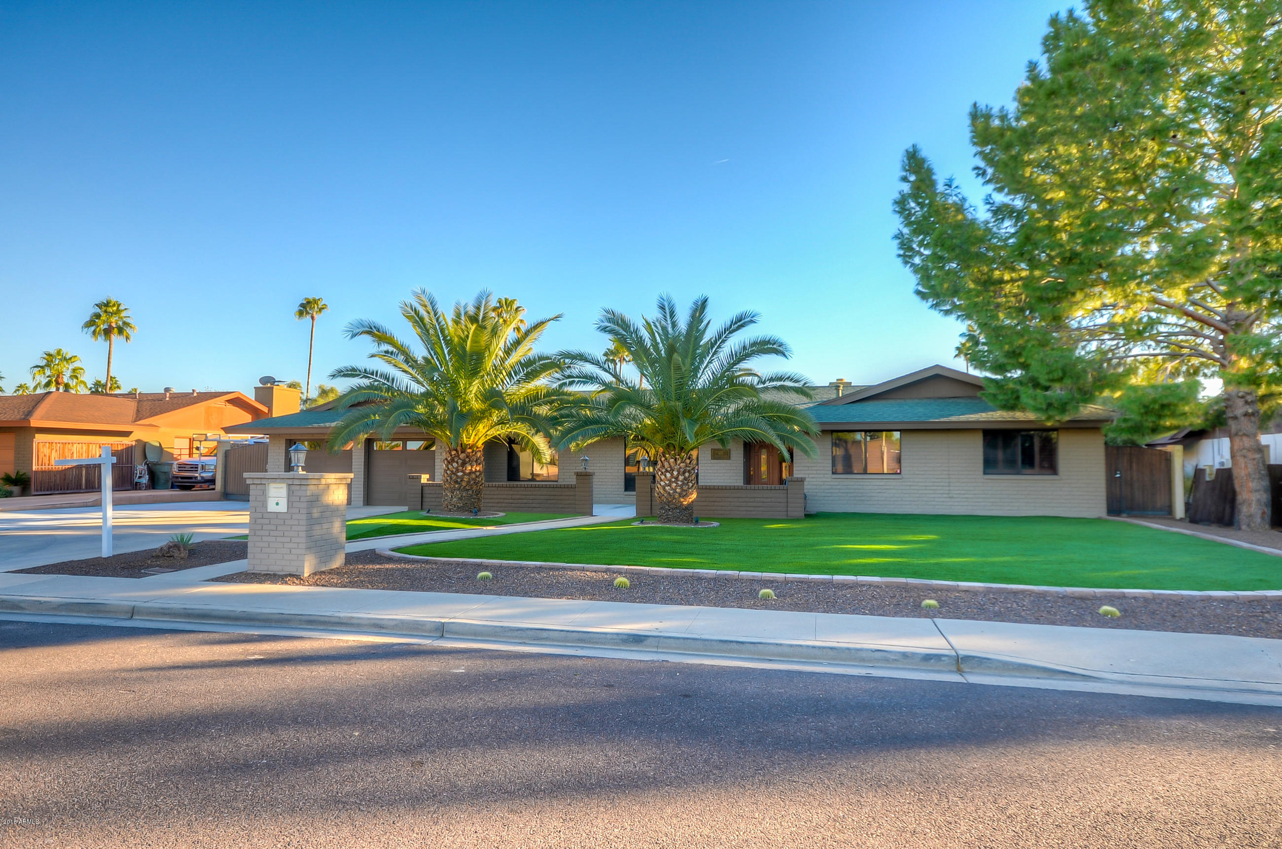 401 East Deepdale Road Phoenix, AZ 85022 - Photo 7 of 67 Front (3)