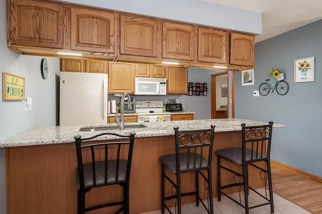 $200,000 | 5683 Oak Village Drive, Roscoe, IL 61073