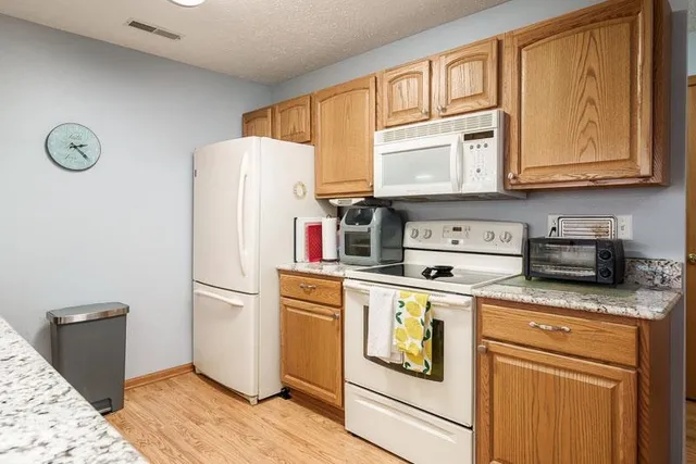 $200,000 | 5683 Oak Village Drive, Roscoe, IL 61073