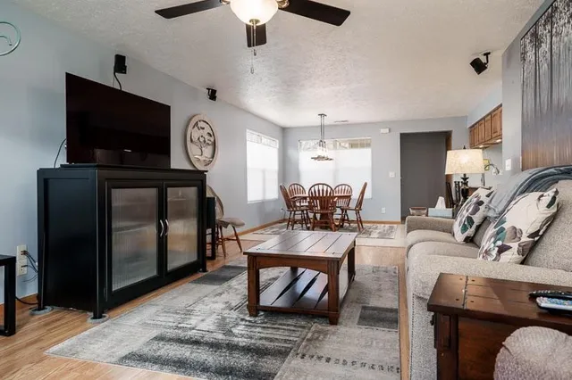 $190,000 | 5683 Oak Village Drive, Roscoe, IL 61073