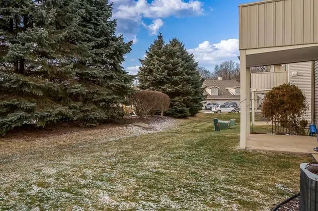 $200,000 | 5683 Oak Village Drive, Roscoe, IL 61073