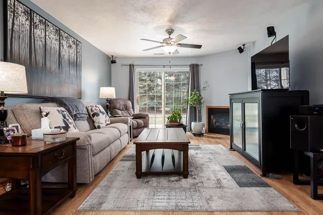 $200,000 | 5683 Oak Village Drive, Roscoe, IL 61073