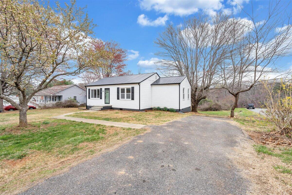 1506 Clearview Road Bedford, VA 24523 - Photo 32 of 42 32-MIB01942