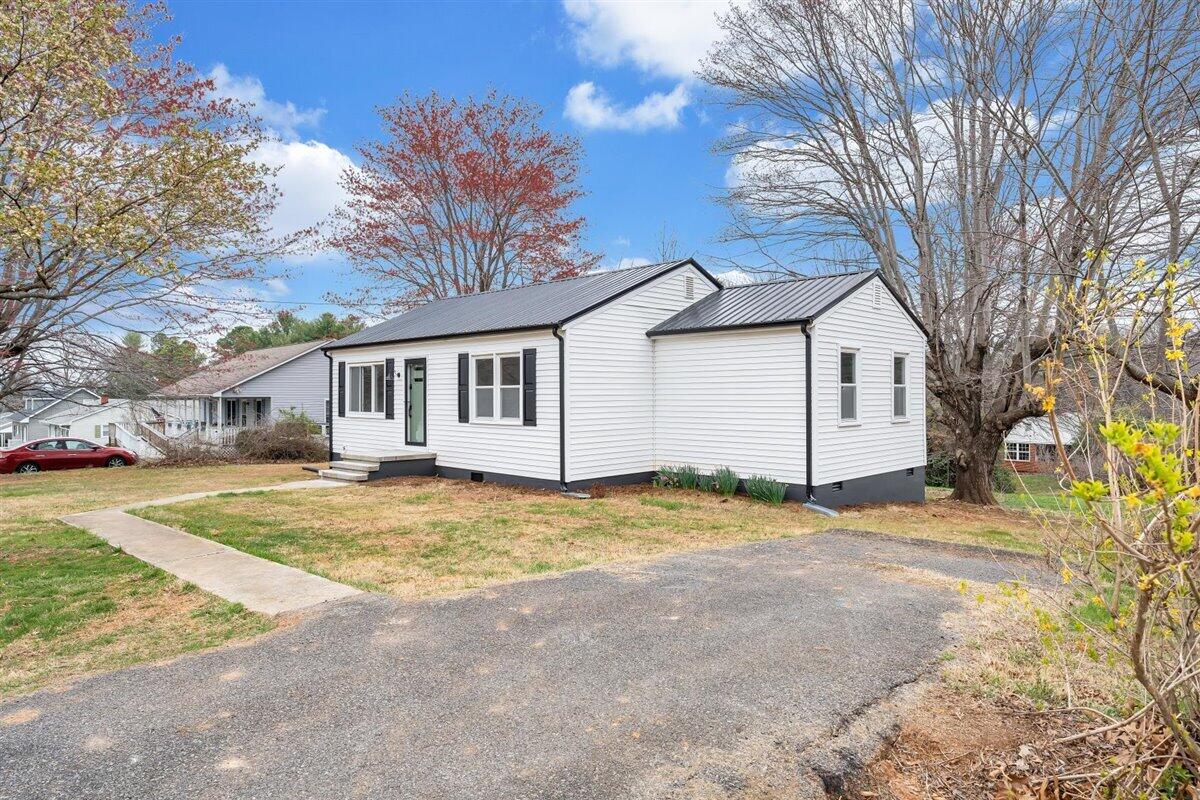 1506 Clearview Road Bedford, VA 24523 - Photo 33 of 42 33-MIB01945