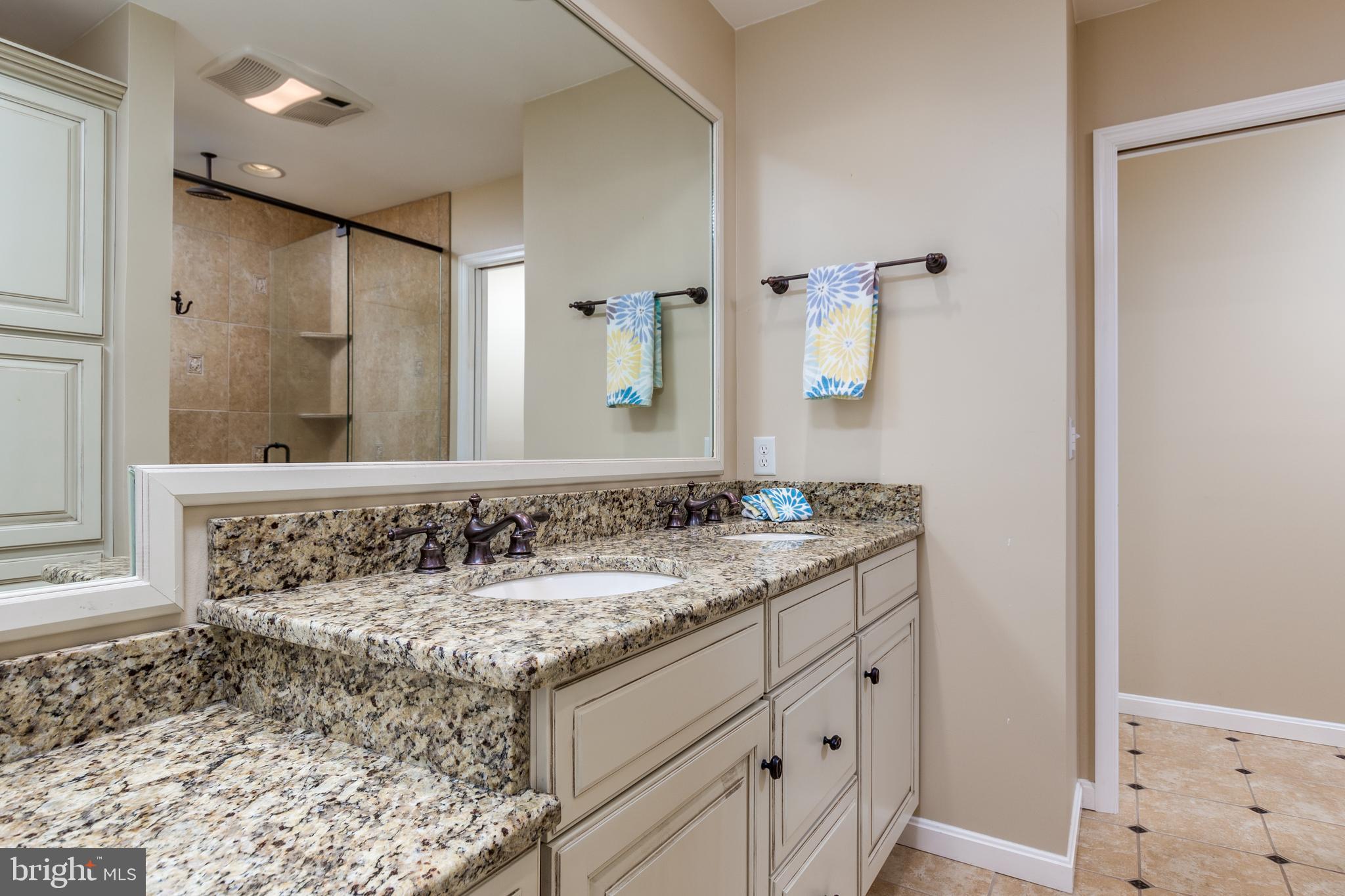 10507 Norwich Road Ocean City, MD 21842 - Photo 23 of 38 Double vanity and dressing table