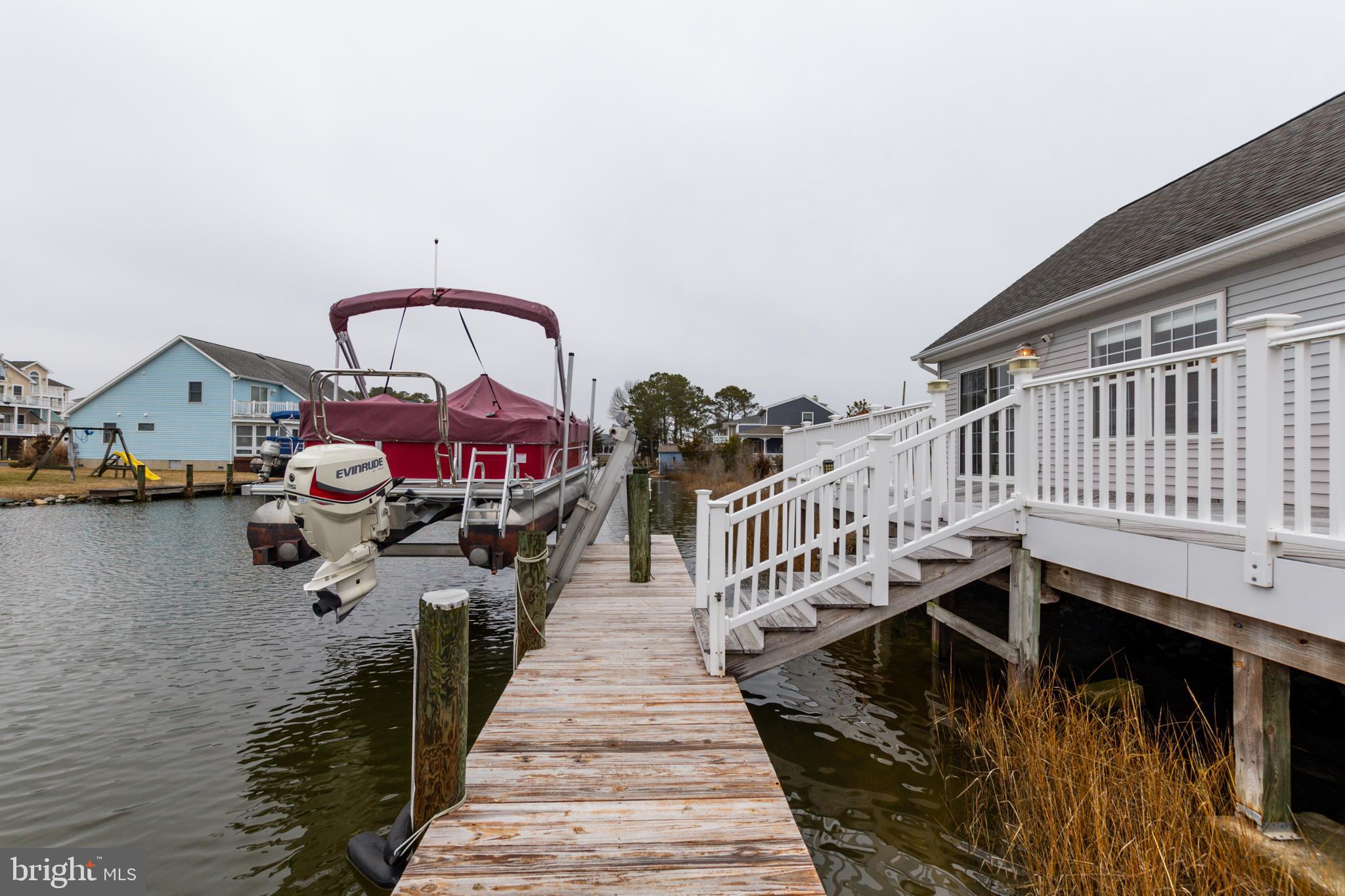 10507 Norwich Road Ocean City, MD 21842 - Photo 8 of 38 Boat lift