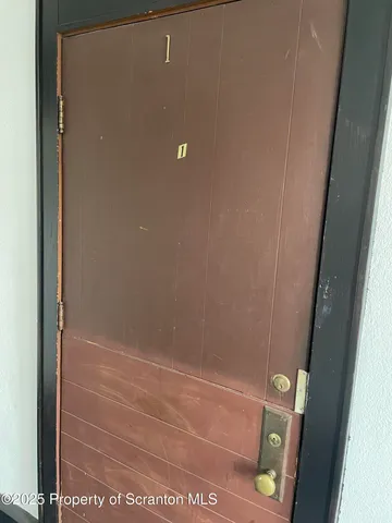 $1,000 | 17 East Carey Street, Unit 1, Plains, PA 18705