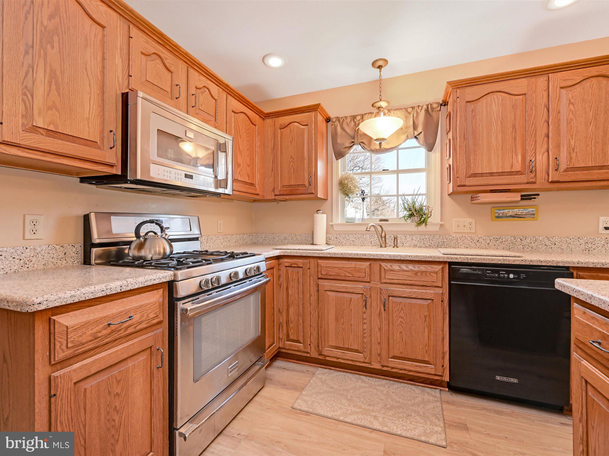 651 Laurel Avenue Lititz, PA 17543 - Photo 14 of 48