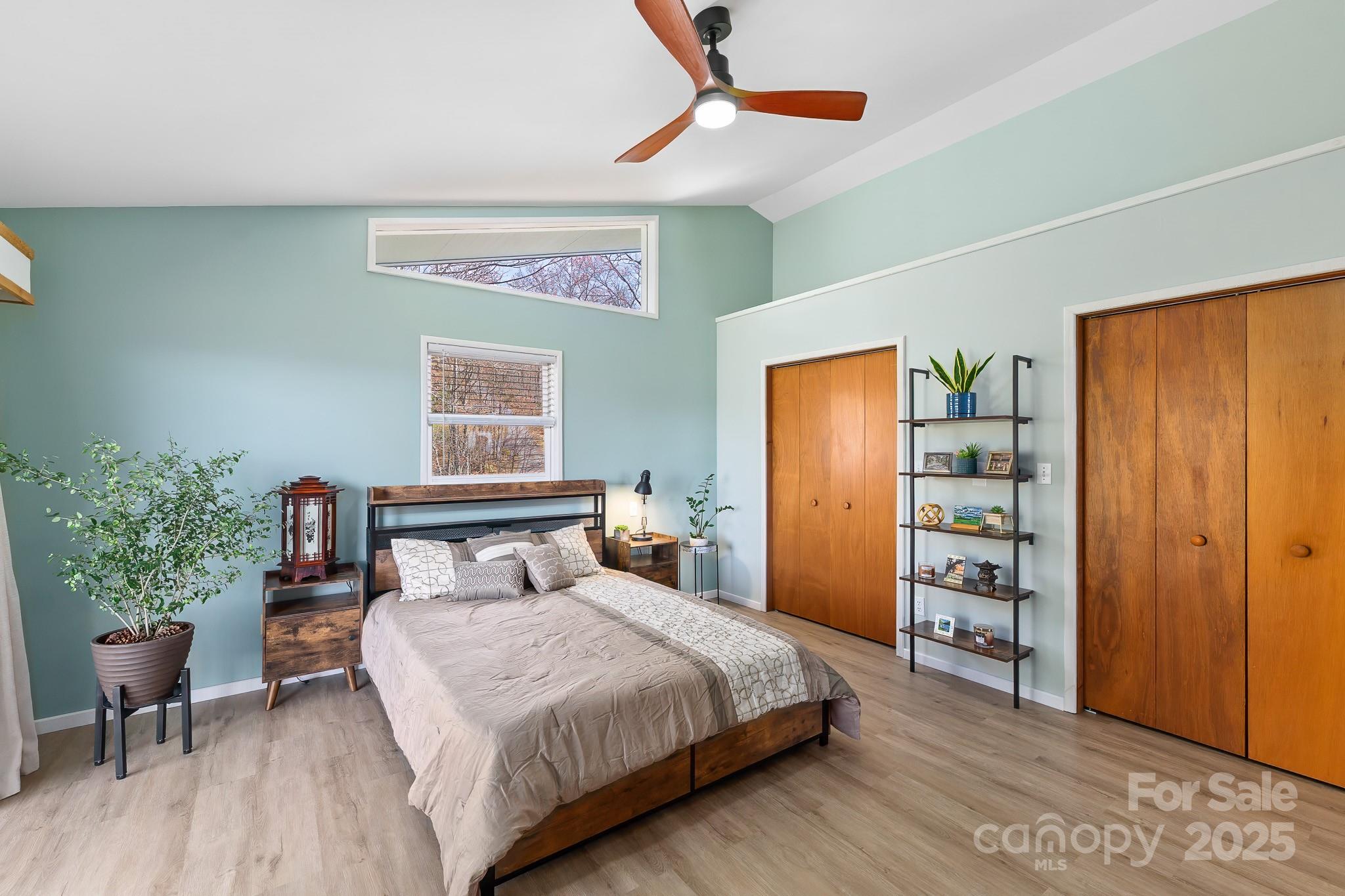 727 Chinquapin Mountain Road Franklin, NC 28734 - Photo 24 of 47 a bedroom with a bed and a table in it