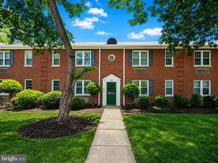 $245,000 | 3405 Commonwealth Avenue, Unit B, Alexandria, VA 22305