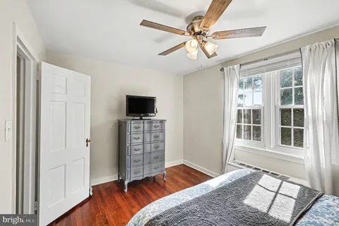 $245,000 | 3405 Commonwealth Avenue, Unit B, Alexandria, VA 22305