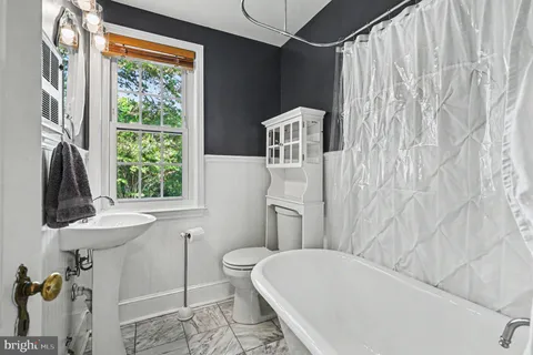 $245,000 | 3405 Commonwealth Avenue, Unit B, Alexandria, VA 22305