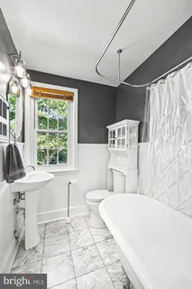 $245,000 | 3405 Commonwealth Avenue, Unit B, Alexandria, VA 22305