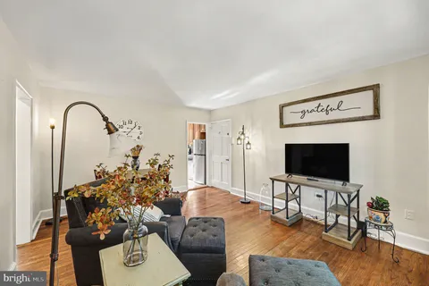 $245,000 | 3405 Commonwealth Avenue, Unit B, Alexandria, VA 22305