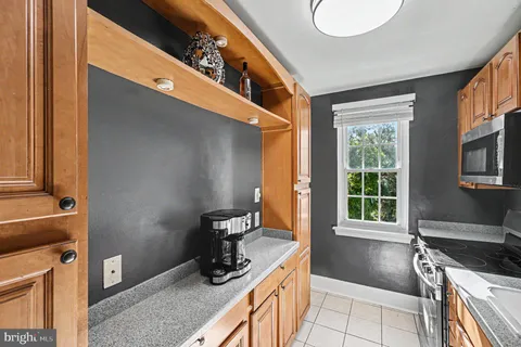 $245,000 | 3405 Commonwealth Avenue, Unit B, Alexandria, VA 22305