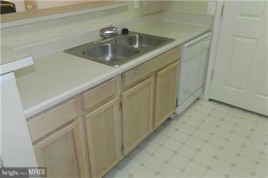 1591 Spring Gate Dr., Unit 3415 McLean, VA 22102 - Photo 4 of 13 Kitchen
