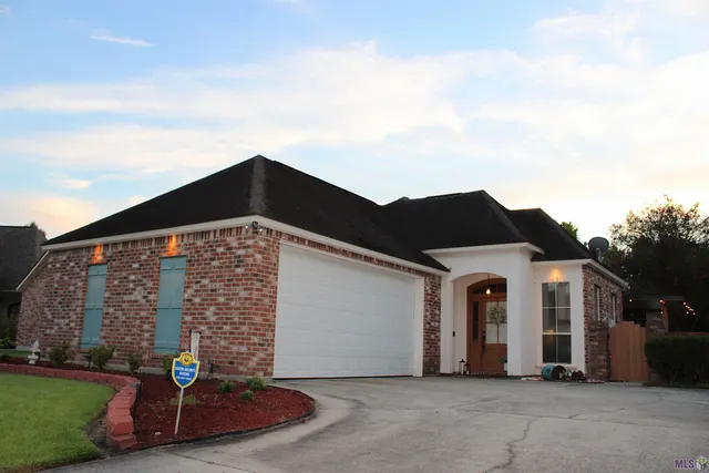 $318,500 | 2060 Springmorning Drive, St. George, LA 70810