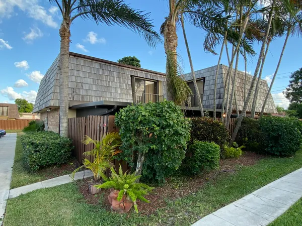 $2,150 | 1011 Springdale Circle, Palm Springs, FL 33461