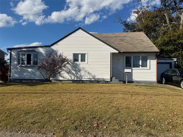 $545,000 | 9 Pratt Street, West Babylon, NY 11704