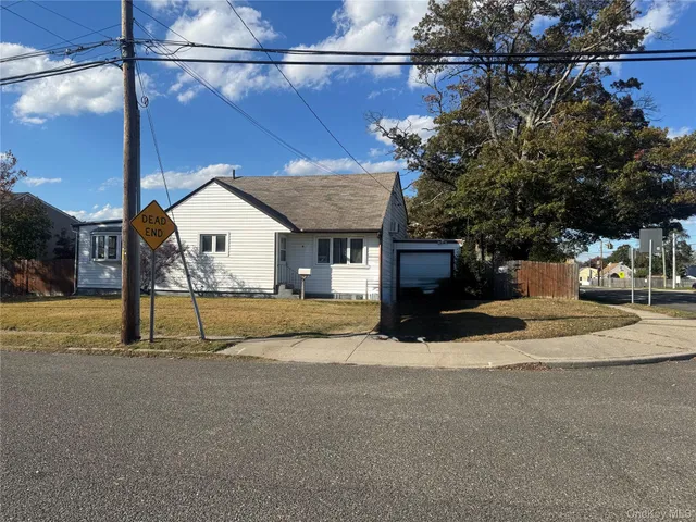 $545,000 | 9 Pratt Street, West Babylon, NY 11704