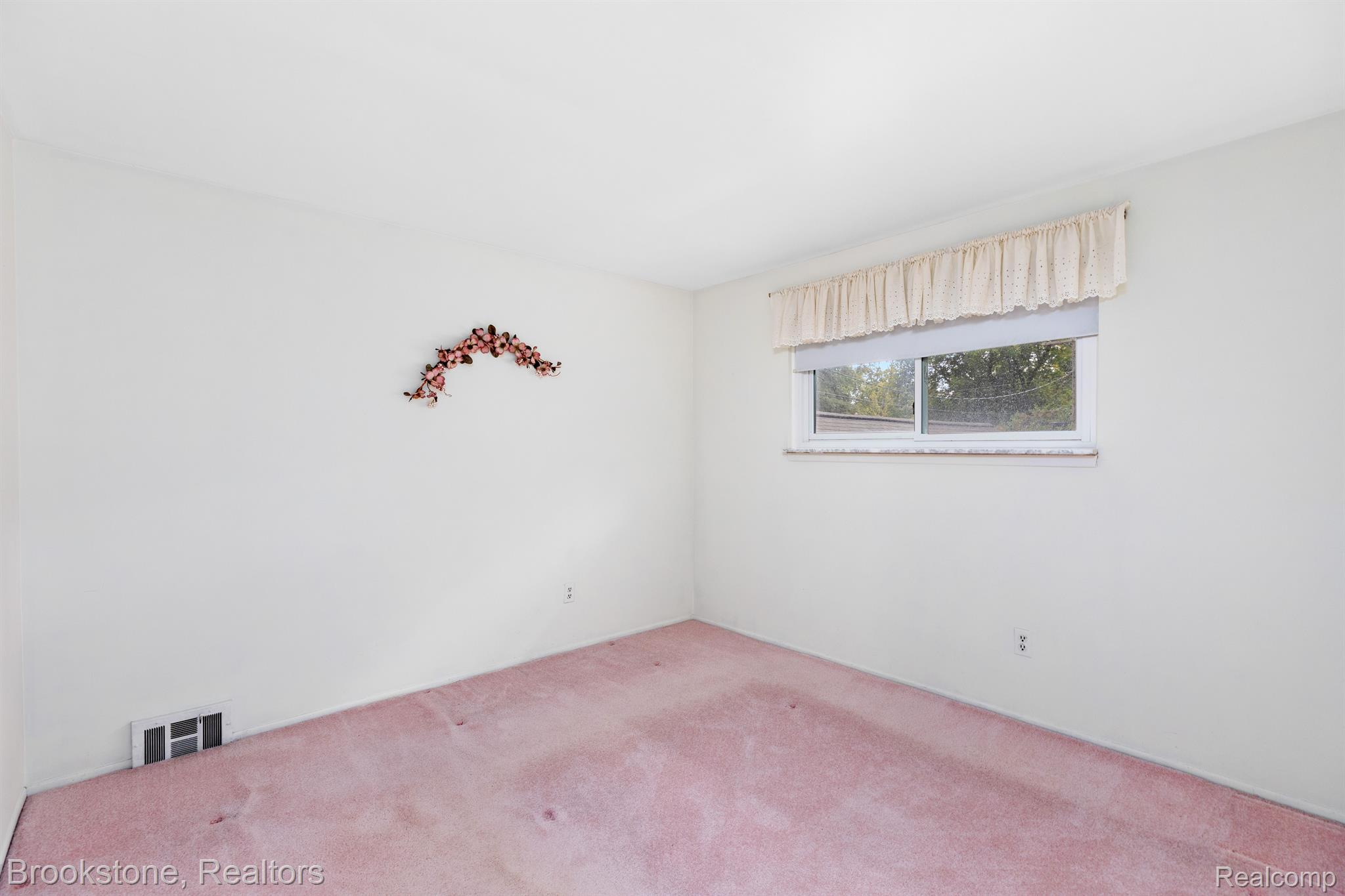 4171 Elizabeth Lake Road Waterford, MI 48328 - Photo 18 of 38 Bedroom