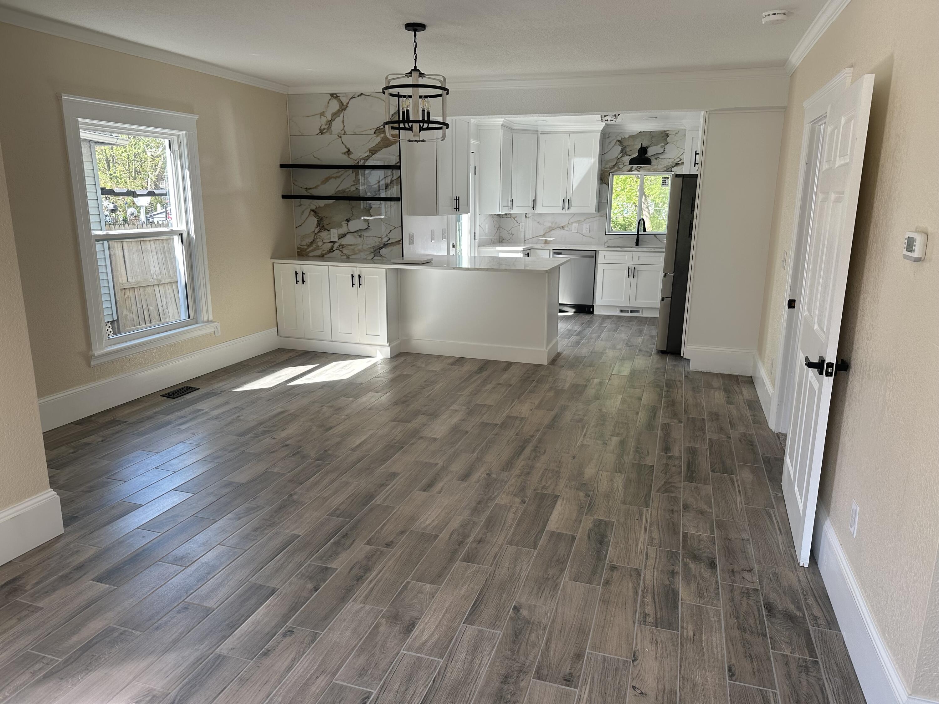 556 Cooper Street Jackson, MI 49201 - Photo 2 of 17 Dining