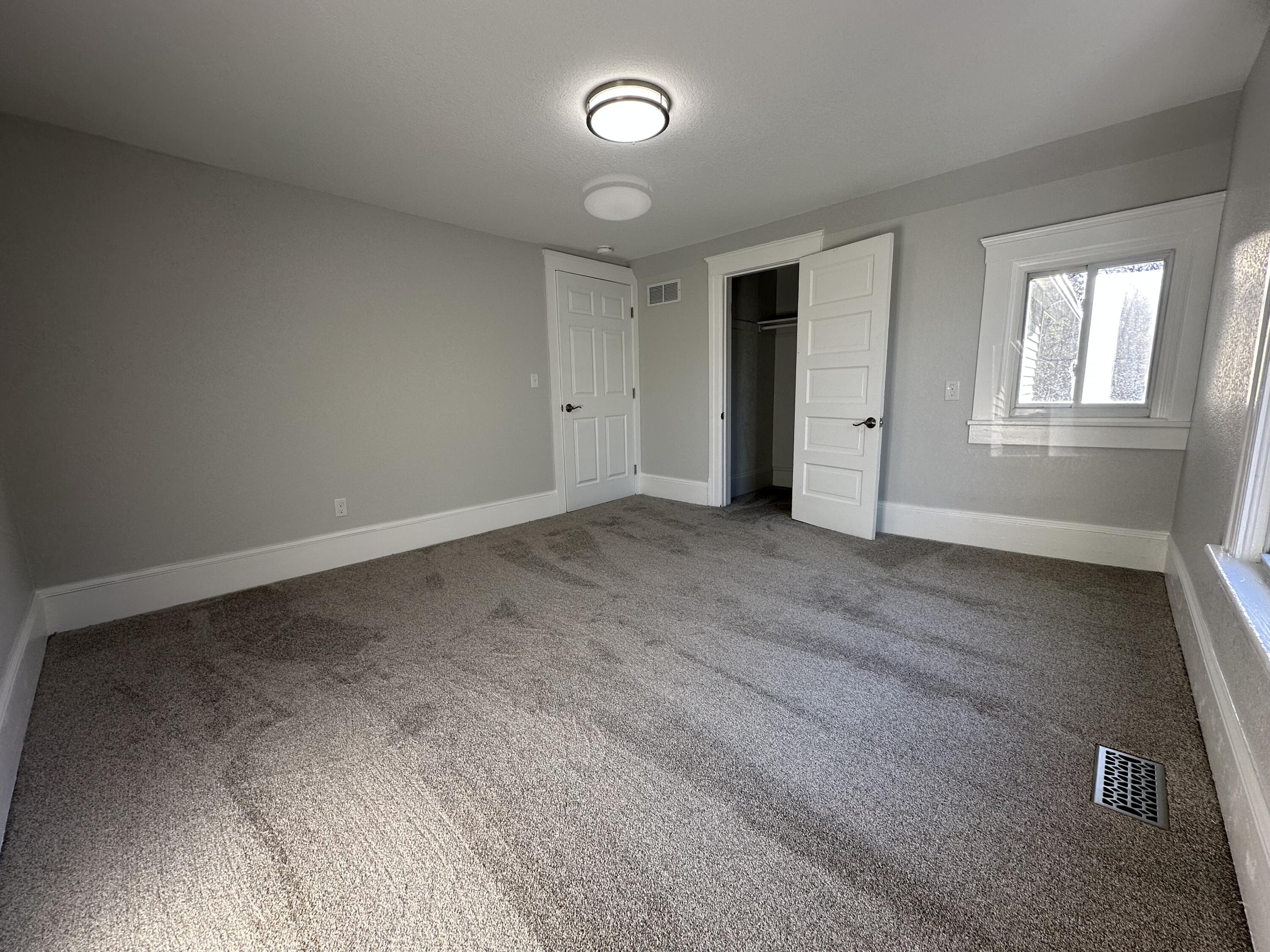 556 Cooper Street Jackson, MI 49201 - Photo 9 of 17 Bed