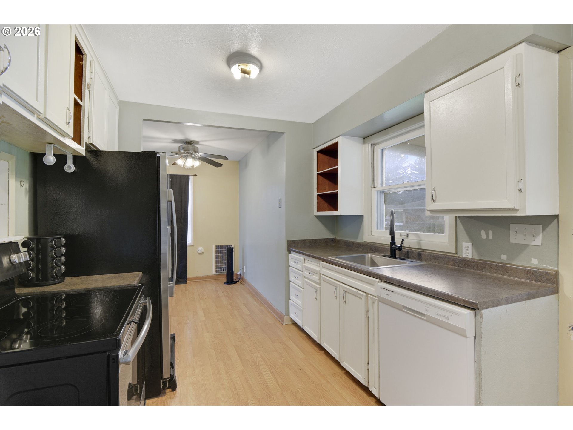 106 North Lieser Road Vancouver, WA 98664 - Photo 14 of 36 a kitchen with a sink stove and refrigerator