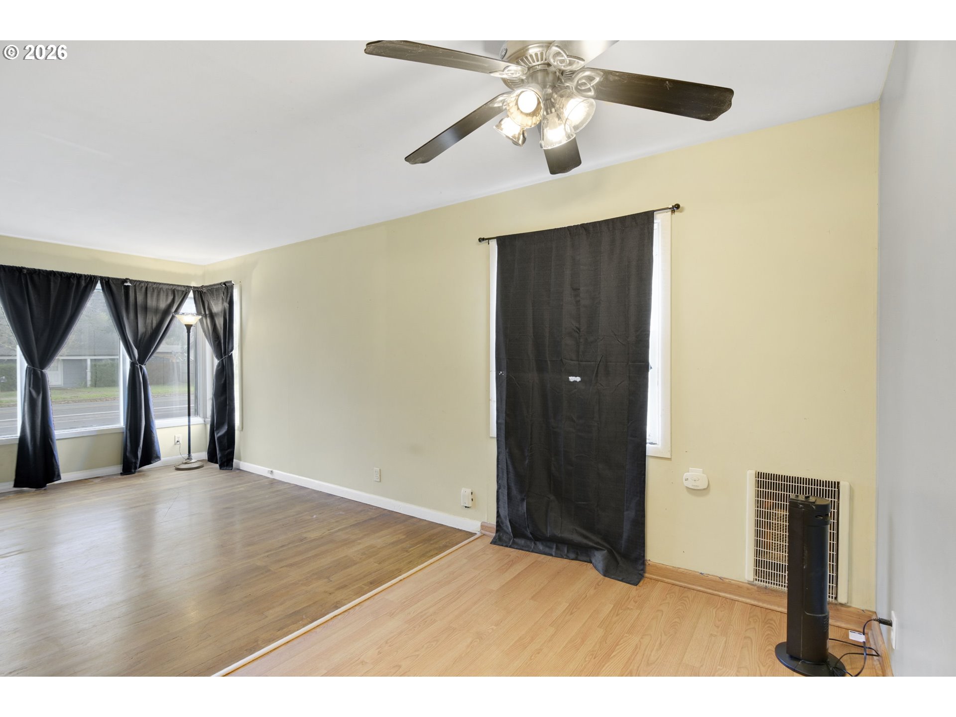 106 North Lieser Road Vancouver, WA 98664 - Photo 10 of 36 a view of an empty room with a window