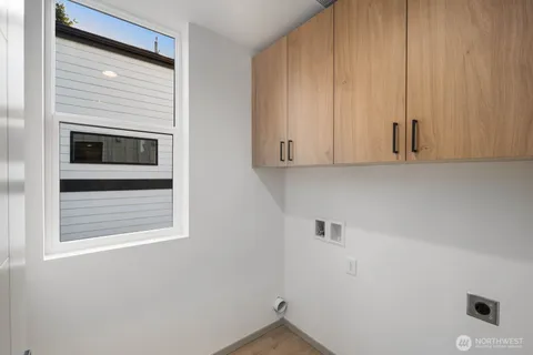 $625,000 | 5921 32nd Avenue Southwest, Unit B, Seattle, WA 98126
